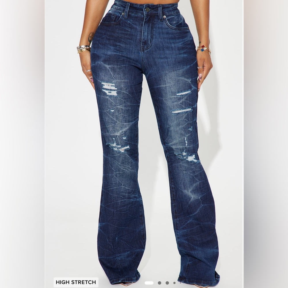 Fashion Nova 
Get the Memo stretch Flare jeans 👖